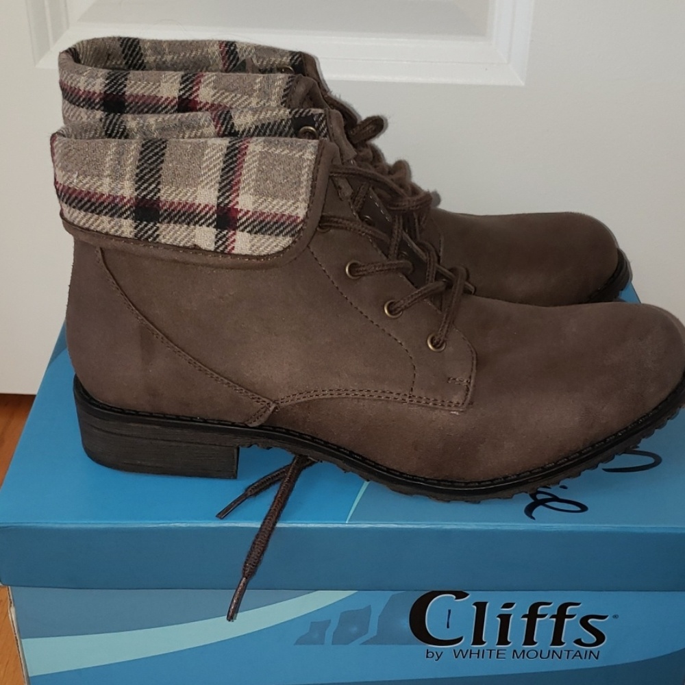 Cute ankle boots with tan plaid details!